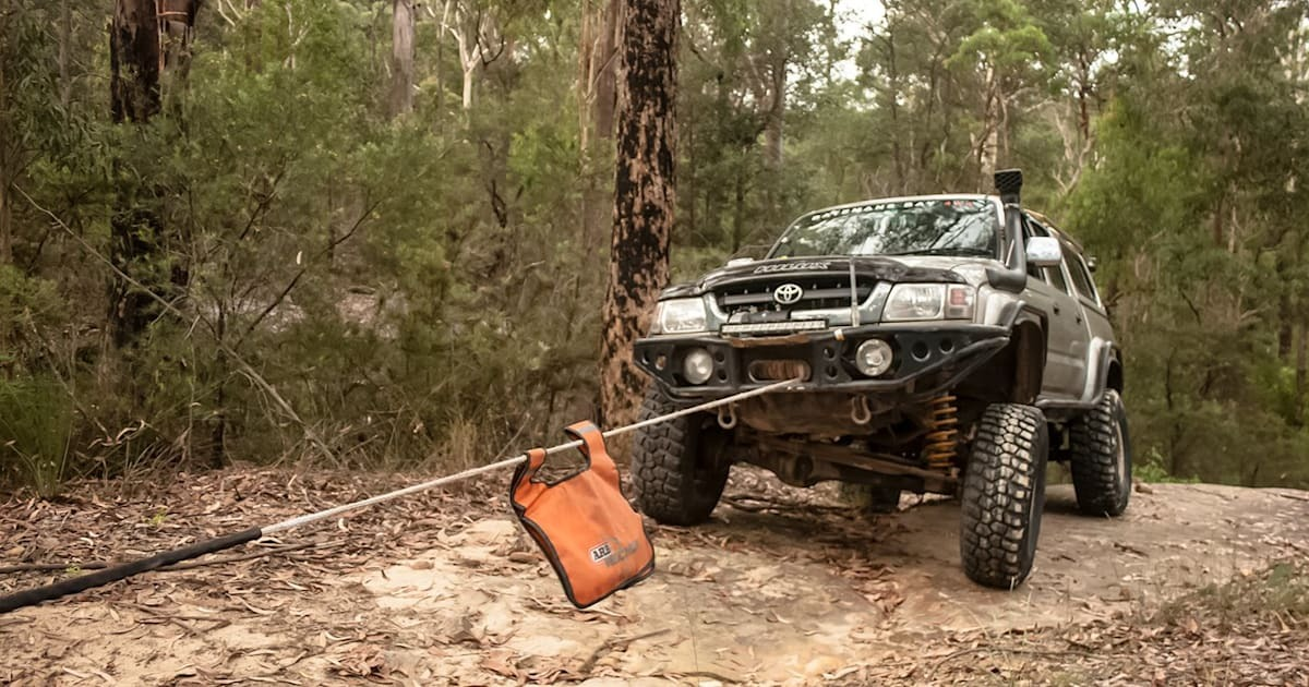 24/7 Emergency Car Ditch Recovery & Winch-Out Service in Ecorse, MI